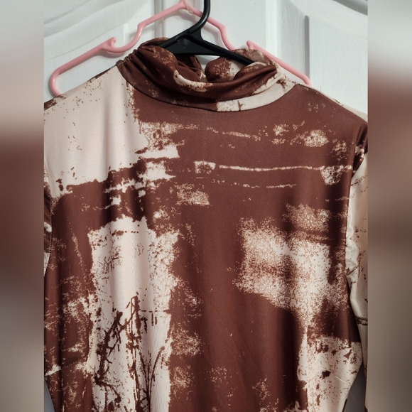 Abstract Moment Mesh Mock Neck NWOT - Picture 3 of 6